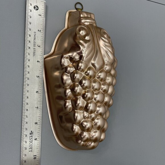 Vintage Mirro Grape Bunch Mold Cake Pan Copper Tone Aluminum Made in USA - Picture 9 of 11